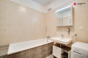 Hezký slunný den, pronájem krásného moderního 2+kk, 60m2 +, 