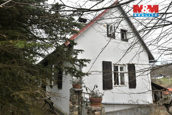 Nabízíme k prodeji romantickou chalupu v malebné obci Dolní 