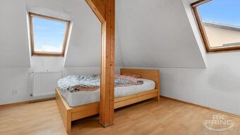 Prostorný rodinný dům s potenciálem druhé stavby v Radotíně.