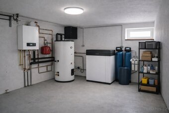 Dovolujeme si Vám nabídnout ke koupi vícegenerační dům v šum