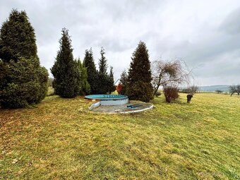 Sníte o bydlení v klidné a krásné přírodě, ale nechcete se v