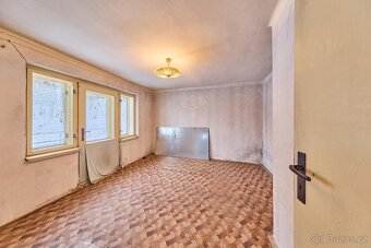 K prodeji nabízíme velký rodinný dům, vystavěný na krásném a