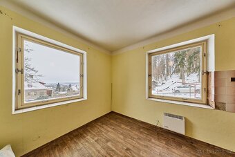 K prodeji nabízíme velký rodinný dům, vystavěný na krásném a