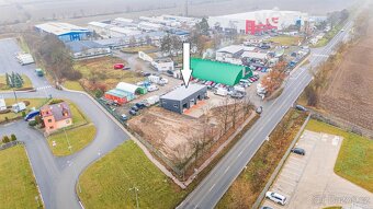 Popis objektu
Hala o zastavěné ploše 230 m² je dispozičně ro