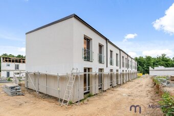 Ve výhradním zastoupení vám nabízím k prodeji moderní řadový