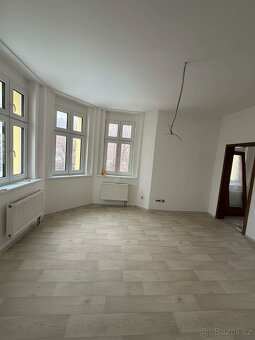 Nadstardantní vila 6 bytů 7 kancelářských prostor 2 garáže -