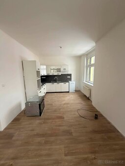 Nadstardantní vila 6 bytů 7 kancelářských prostor 2 garáže -