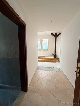 Nadstardantní vila 6 bytů 7 kancelářských prostor 2 garáže -