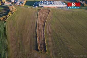 Prodej komerčního pozemku o cellové výměře 8778 m2, v Kostěn