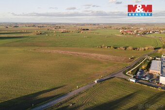 Prodej komerčního pozemku o cellové výměře 8778 m2, v Kostěn