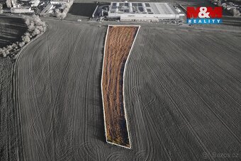 Prodej komerčního pozemku o cellové výměře 8778 m2, v Kostěn