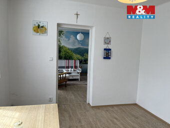 Nabízíme k pronájmu rodinný dům v Návsí. Zděný dvoupodlažní,