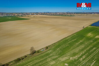 Prodej ideální 1/2 z 17 935 m² orné půdy v Benátkách nad Jiz
