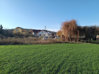 Zprostředkujeme Vám prodej pěkného stavebního pozemku o veli
