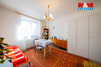 Nabízíme k prodeji světlý byt o dispozici 2+1 v cihlovém dom