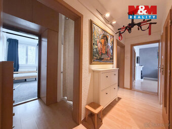 Nabízíme k pronájmu prostorný byt o dispozici 4+1 a užitné p