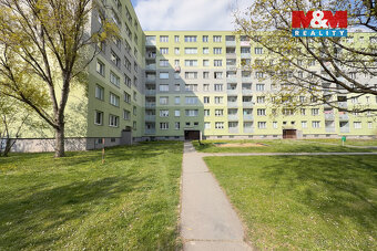 Nabízíme k pronájmu prostorný byt o dispozici 4+1 a užitné p