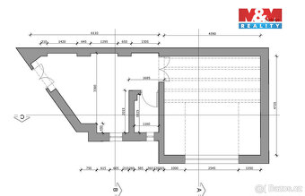 Nabízíme k pronájmu světlý ateliér / byt 2+kk o užitné ploše
