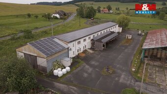 Nabízíme k prodeji multifunkční dvoupodlažní budovu o celkov