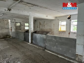 Nabízíme k prodeji multifunkční dvoupodlažní budovu o celkov