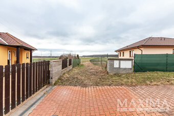 Exkluzivně nabízíme k prodeji rovinatý stavební pozemek (177