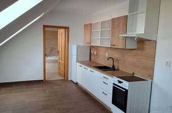 Pronájem prostorného 76 m2 velkého nového bytu ve druhém pat