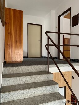 Nabízíme k pronájmu byt 3+1 v rodinném domě v klidné části o