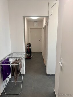 Nabízíme k pronájmu studentský pokoj v bytě 3+1 na Díly IV.
