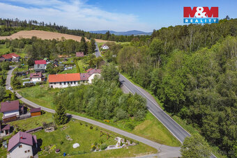 Nabízíme k prodeji rozlehlý pozemek o rozloze 1734 m² na kli