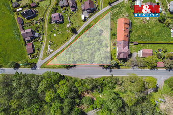 Nabízíme k prodeji rozlehlý pozemek o rozloze 1734 m² na kli