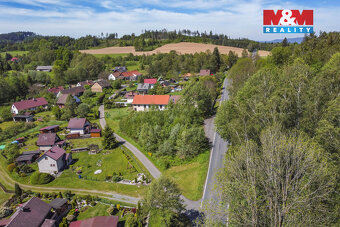 Nabízíme k prodeji rozlehlý pozemek o rozloze 1734 m² na kli