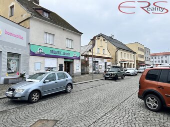 Ev.č. 00639 Měšťanský dům s rodokmenem, ne s marketingem. Př