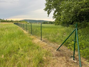 Pronájmu oplocenou zahradu o velikosti 8 000m2 ve Spořicích 