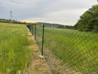 Pronájmu oplocenou zahradu o velikosti 8 000m2 ve Spořicích 