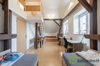 Ev.č. 01010 Nabízíme k prodeji velmi prostorný byt o dispozi