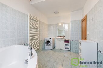 Ev.č. 01010 Nabízíme k prodeji velmi prostorný byt o dispozi