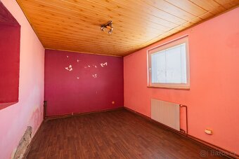 Exkluzivně nabízíme prodej rodinného domu s velkým pozemkem 