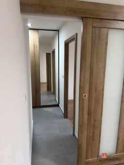 Pronájem bytu 2+kk po kompletní rekonstrukci ve Školní ulici