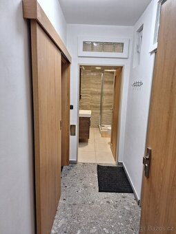 Dobrý den, pokud hledáte menší komerční prostor k pronájmu v