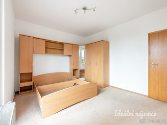 K dlouhodobému podnájmu nabízíme prosluněný byt o dispozici 