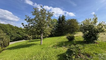 Stavební pozemek o rozloze 809 m2 se nachází v malebné obci 