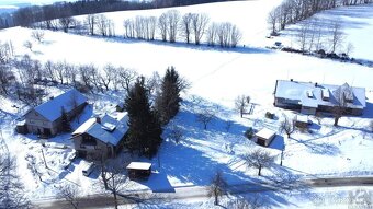 Stavební pozemek o rozloze 809 m2 se nachází v malebné obci 