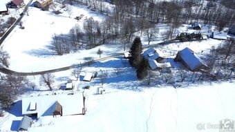 Stavební pozemek o rozloze 809 m2 se nachází v malebné obci 