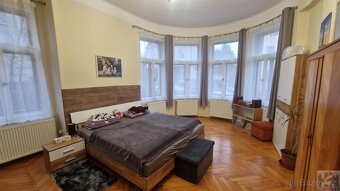 Nabízíme Vám k prodeji prostorný udržovaný byt 4+1 o vel. (1