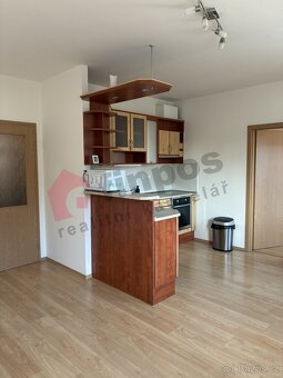 Nabízíme k pronájmu světlý a moderní byt 2+kk s celkovou plo