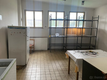 Předmětem dražby je: 1/ pozemek p. č. St. 89 - zastavěná plo