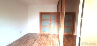 Hledáte-li byt po rekonstrukci, s balkonem v klidné lokalitě