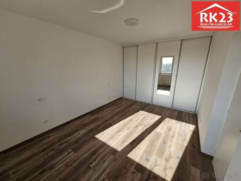 Ev.č. 02045 Prodej bytu 2+kk s balkonem v klidné části obce 