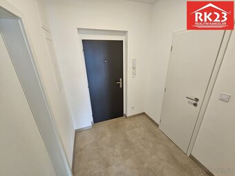 Ev.č. 02045 Prodej bytu 2+kk s balkonem v klidné části obce 