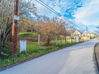 Exkluzivní stavební pozemek Nelahozeves - 691 m² | kompletní